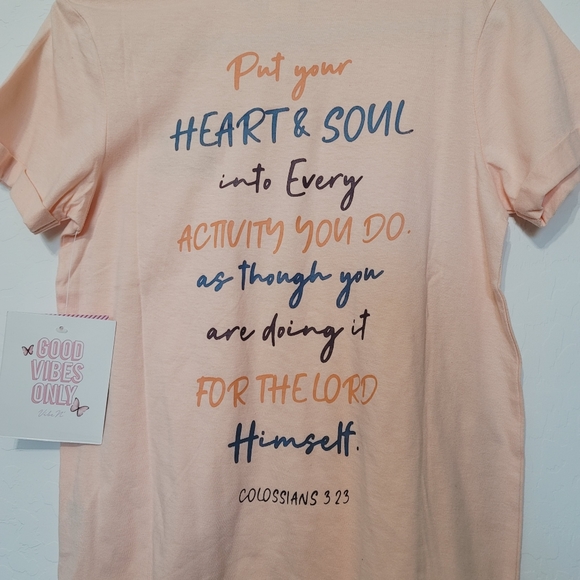 NWT Vibe N' Peach Graphic Tee Size Small - Picture 9 of 11